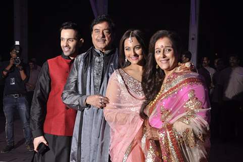 Sonakshi Sinha poses with her family at brother Kush Sinha's Wedding Reception