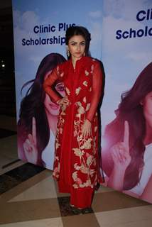 Soha Ali Khan poses for the media at Clinic Plus Scholarship Event