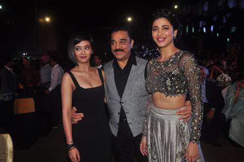 Kamal Haasan poses with daughters Shruti Haasan and Akshara Haasan at the Music Launch of Shamitabh