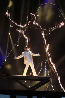 Shah Rukh Khan does his signature step at 21st Annual Life OK Screen Awards Red Carpet
