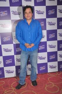 Mahesh Thakur poses for the media at the Launch of Kabhi Aise Geet Gaya Karo