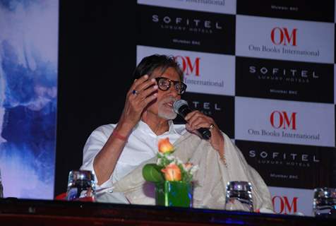 Amitabh Bachchan interacts with the audience at Rohit Khilnani's Book Launch