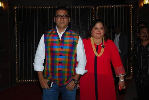 Abhijeet Bhattacharya poses for the media at Bappi Lahiri's Wedding Anniversary
