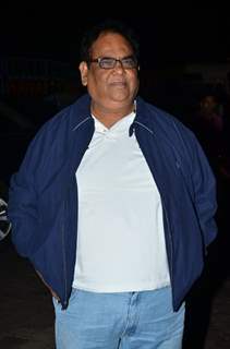 Satish Kaushik poses for the media at Bharat Gaurav Achievement Awards