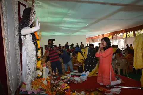 Ekta Kapoor seeks blessings from Goddess Saraswati at Anurag Basu's Saraswati Pooja