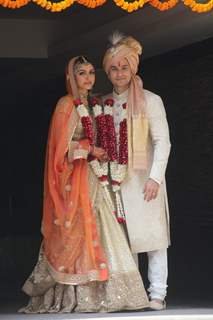 Soha Ali Khan and Kunal Khemu pose for the media at their Wedding Day