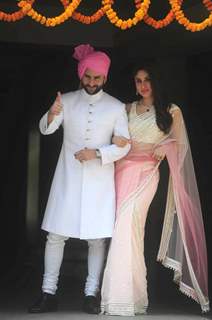 Saif Ali Khan and Kareena Kapoor pose for the media at Soha Ali Khan and Kunal Khemu's Wedding