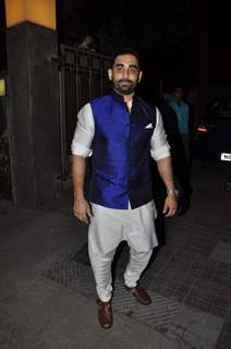 Kunal Deshmukh poses for the media at Soha Ali Khan and Kunal Khemu's Wedding Reception