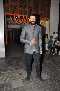 Arunoday Singh poses for the media at Soha Ali Khan and Kunal Khemu's Wedding Reception