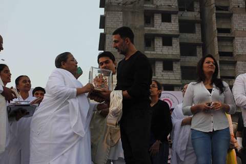 Akshay Kumar was felicitated at Bramhakumari Sakhi Minithon 2015