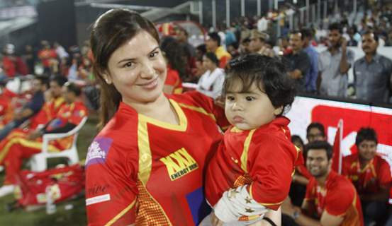 Urvashi Sharma poses with daughter Samaira Joshi at CCL Match