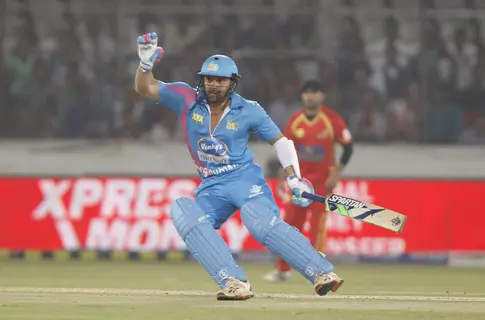 Sohail Khan was snapped playing at CCL Match Between Mumbai Heroes and Telugu Warriors
