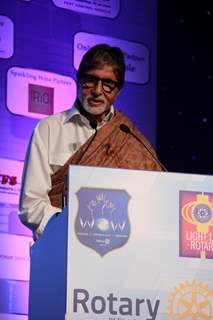 Amitabh Bachchan interacts with the audience at Discon District Conference