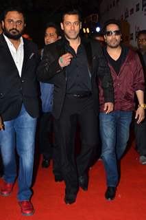 Salman Khan arrives in style with Mika Singh at the 60th Britannia Filmfare Awards