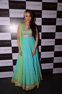 Rashmi Nigam poses for the media at Jyoti Kapoor's Jewellery Exhibition