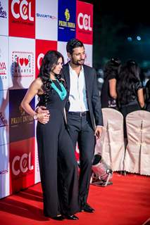 Indraneil Sengupta poses with wife Barkha Bisht Sengupta at Hundred Hearts' Glamorous Charity Dinner