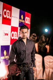 Vatsal Sheth poses for the media at Hundred Hearts' Glamorous Charity Dinner