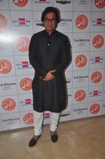 Talat Aziz poses for the media at Jagjit Singh's Birth Anniversary Concert