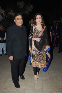 Mukesh Ambani and Nita Ambani pose for the media at Hinduja Bash