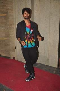 Shahid Kapoor poses for the media at the Success Bash of Queen