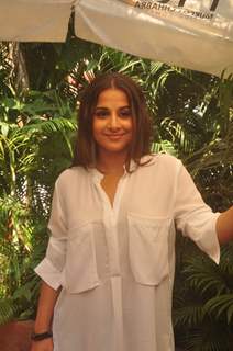 Vidya Balan poses for the media at Mukesh Chabbria's Casting Workshop