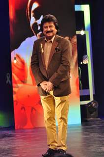 Pankaj Udhas poses for the media at NDTV Fortis Health 4U Cancerthon Campaign