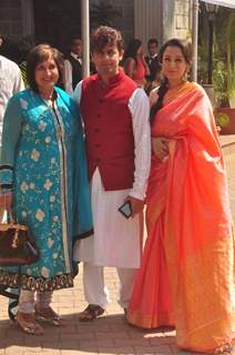 Soni Niigam with wife Madhurima at Rahul Thackeray's Wedding Ceremony