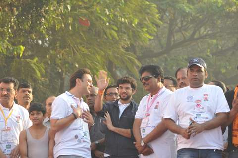 Aditya Thackeray waves to the media at Little Hearts Marathon 2015