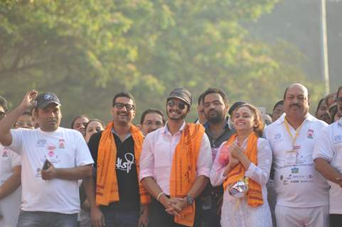 Shreyas Talpade smiles for the camera at Little Hearts Marathon 2015