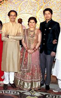 Uddhav Thackeray poses with Newly Weds Manali Jagtap and Vicky Shoor