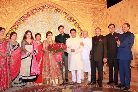 Raj Thackeray poses with Newly Weds Manali Jagtap and Vicky Shoor