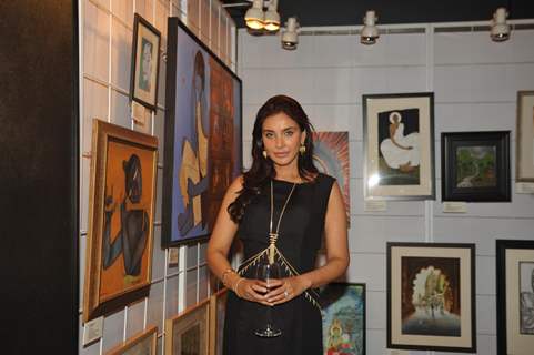 Lisa Ray poses for the media at 3rd Annual Charity Fundraiser Art Exhibition