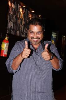 Shankar Mahadevan poses for the media at the Premier of Mitwaa