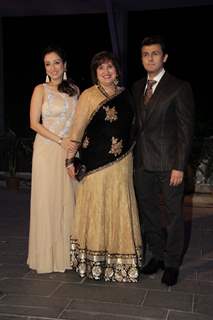 Sonu Nigam with his family at Smita Thackerey's Son's Wedding Reception