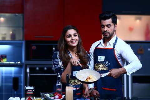 Alia Bhatt tries her hand at cooking with Gautam Gulati on Farah Ki Daawat