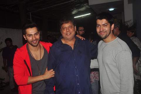 Varun poses with dad David Dhawan and brother Rohit Dhawan at the Special Screening of Badlapur