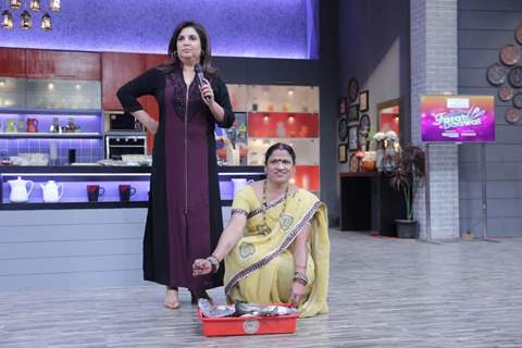 Farah Khan was snapped bargaining with a woman who sells fish at the Launch of Farah Ki Daawat