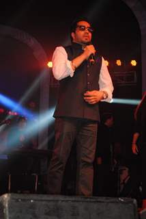 Mika Singh performs at Tulsi Kumar and Hitesh Rahlan's Sangeet Ceremony