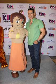 Sudhanshu Pandey poses for the media at India Kids Fashion Week 2015