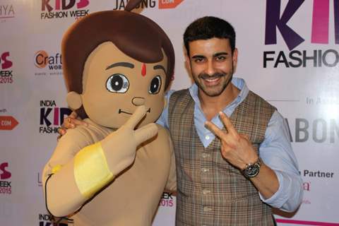 Gautam Rode poses with Chhota Bheem at India Kids Fashion Week 2015