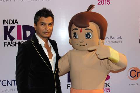 Vikram Phadnis poses with Chhota Bheem at India Kids Fashion Week 2015