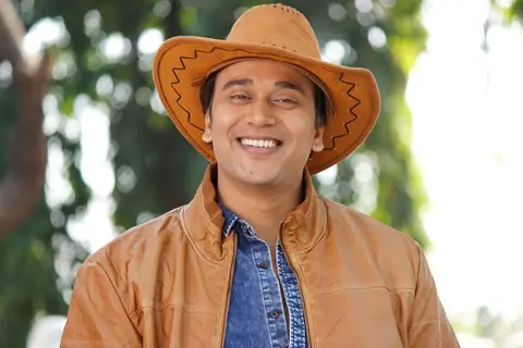 Itna Karo Na Mujhe Pyaar