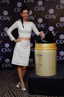 Kalki Koechlin poses with the product at Olay Event