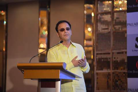 Vidhu Vinod Chopra interacts with the audience at Dinesh Raheja and Jeetendra Kothari's Book Launch