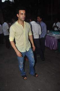 Aamir Ali was snapped at the Prayer Meet of Madhur Bhandarkar's Mom