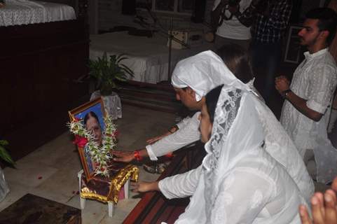 Madhur Bhandarkar seeks his Mother's blessings at the Prayer Meet