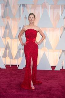 Rosamund Pike poses for the media at the Oscars Red Carpet 2015