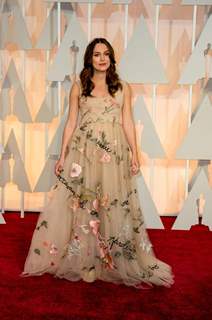 Keira Knightley poses for the media at the Oscars Red Carpet 2015