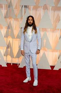 Jared Leto poses for the media at the Oscars Red Carpet 2015