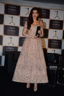 Loreal Paris Femina Women Awards 2015